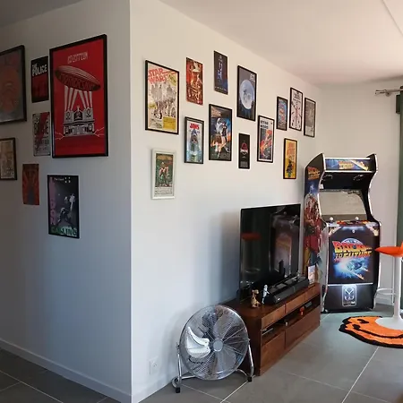 Out A Time בית נופש