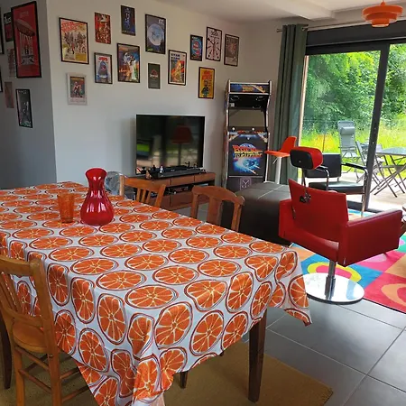 Out A Time בית נופש