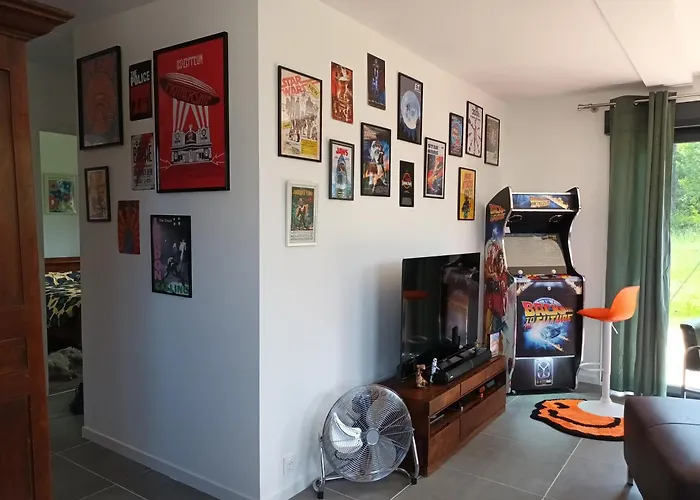 Out A Time בית נופש